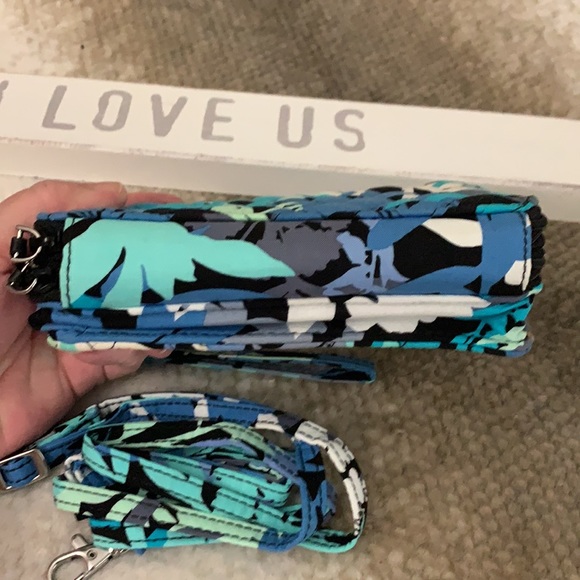 Vera Bradley Crossbody Bag.. New condition - Picture 7 of 12